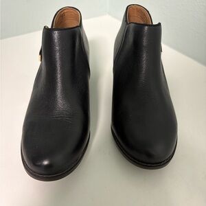 BORN Black Leather Ankle Boots Size 7